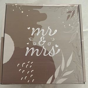 Mr. & Mrs. Gift box